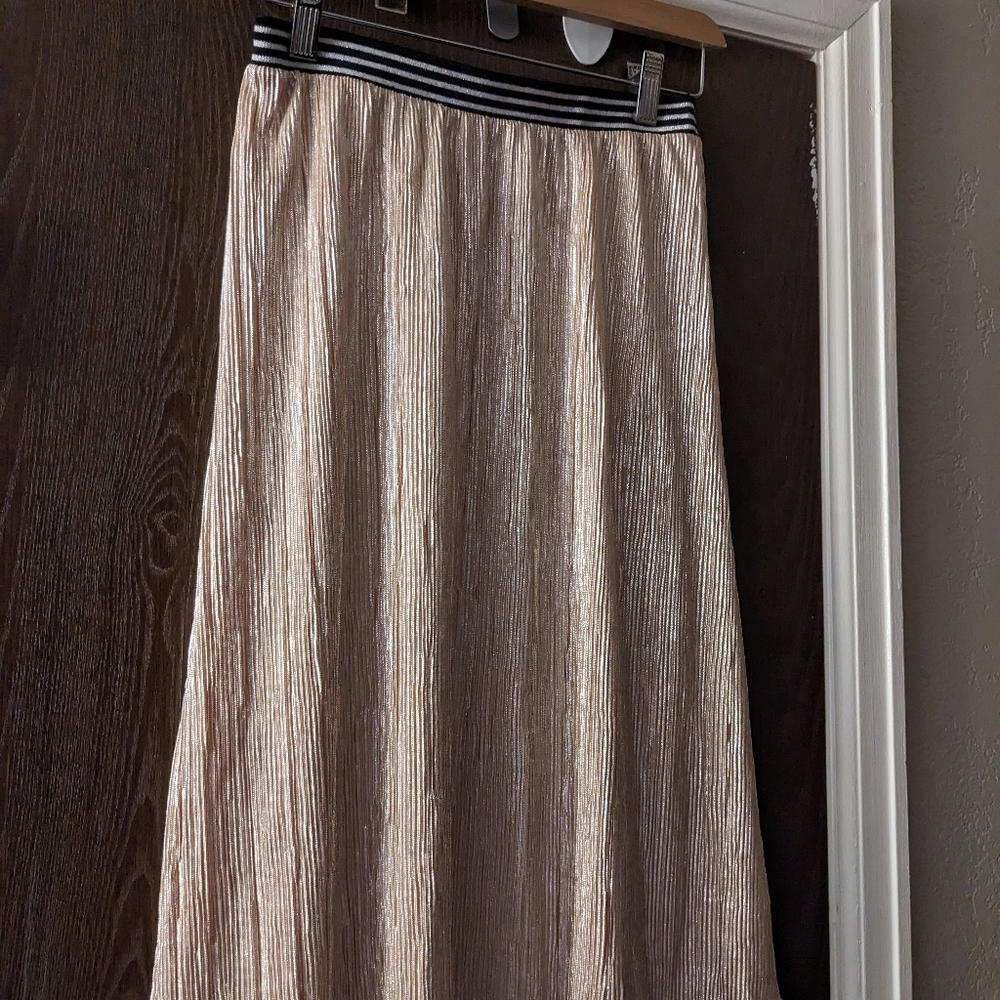 Stretch waist gold pleated midi skirt